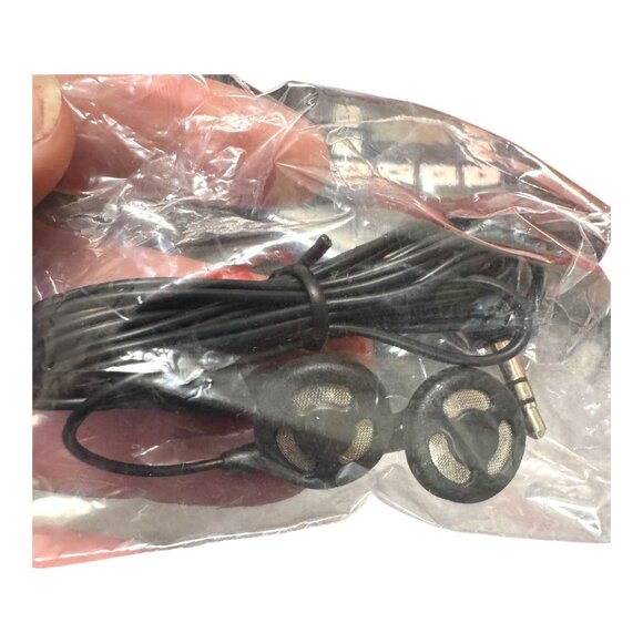 Hott Portable CD Player With USB Cable Wired Earphones & Charger Original Box - Picture 3 of 8